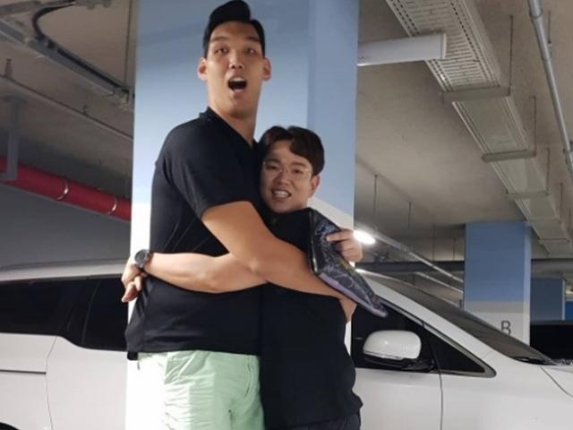 "설레는 키차이"..장성규, 전 <strong>농구선수</strong> 하승진 옆 깜찍한 자태