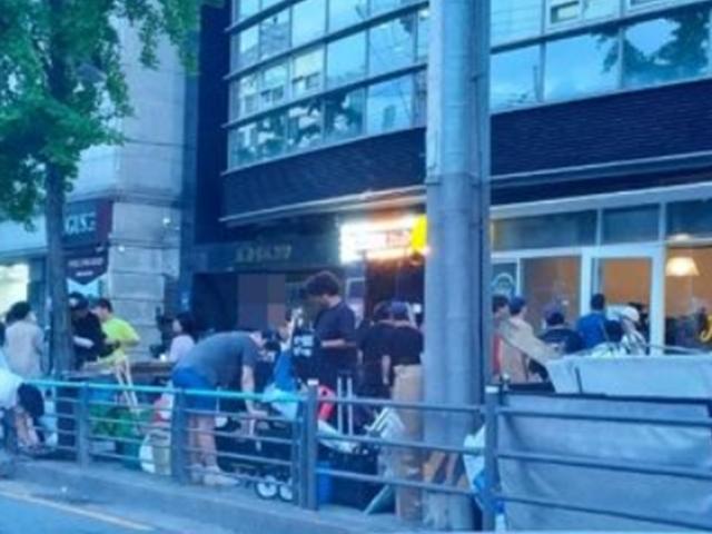 "방해되니 돌아가세요"…SNS에 고발된 촬영장 '<strong>민폐</strong>'