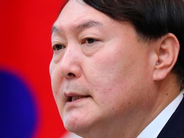 與도 野도 검찰까지 놀란 조국 전격 수사... 윤석열 '살아있는 권력'에 <strong>칼</strong> 빼나