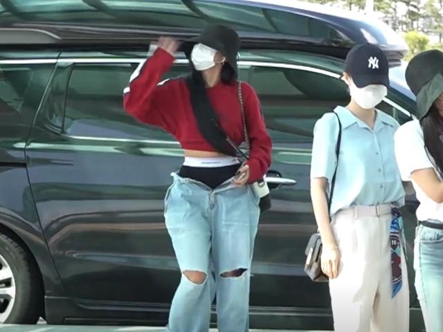 <strong>마마무</strong> 화사, '제가 입은 것은 패션입니다'