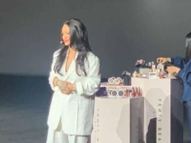<strong>리한나</strong>, 마지막 내한행사까지 '또 지각'..시작 3시간만에 새벽 1시 등장