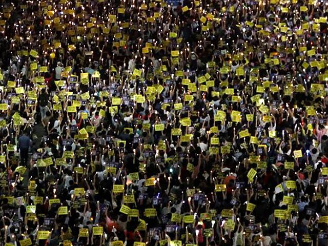 다시 불붙은 촛불... “<strong>검찰</strong> <strong>개혁</strong>” 함성이 더 컸다