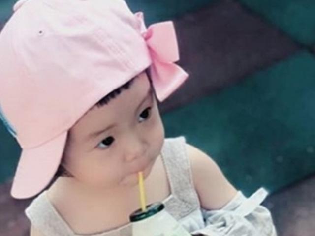 '백종원♥' 소유진, 막내딸 세은 붕어빵 외모 자랑 '<strong>귀요미</strong>'
