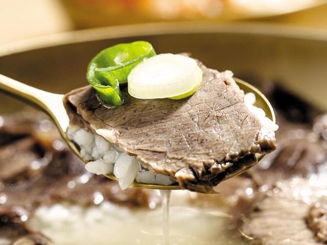 군내 없는, 덜어내고 덜어낸 국물… 시간 들여 끓여낸 맑고 바른 맛