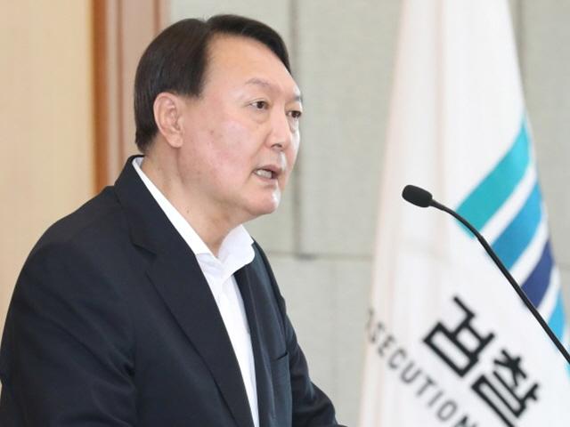 윤석열 “윤중천 소개했다는 임모 씨 몰라…명백한 <strong>허위보도</strong>”