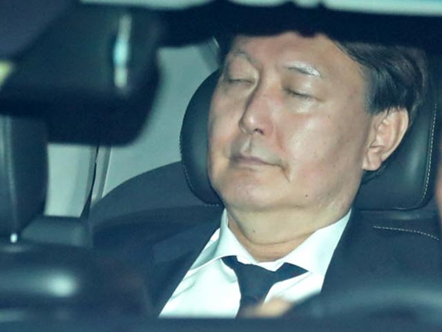 윤석열, 曺 입장문 읽고난 뒤 함구…檢 “동반사퇴 언급할 상황 아니다”