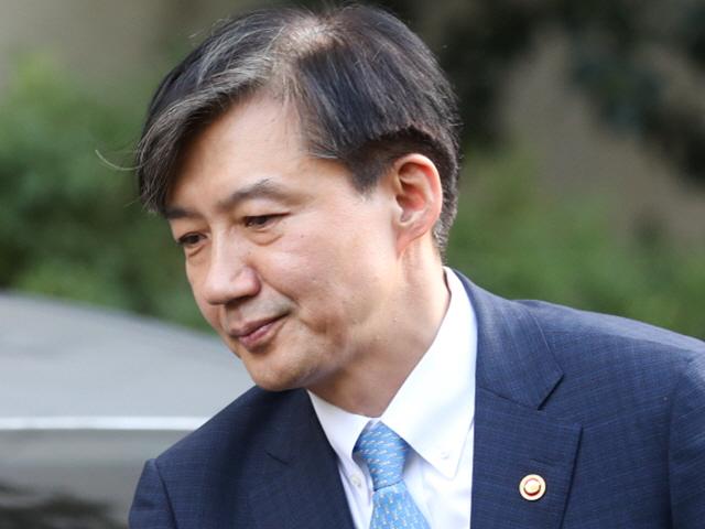 "조국 사퇴 결정은 부인 <strong>뇌경색</strong>·뇌종양 진단 때문"
