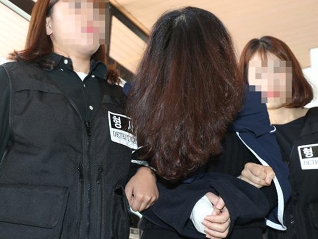 <strong>고유정</strong> 오른손 등 왜 다쳤나···치료한 의사까지 "의아했다"
