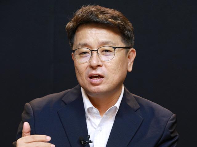 이철희 의원 <strong>불출마</strong> 선언 “정치 한심한 꼴 때문에 부끄러워”