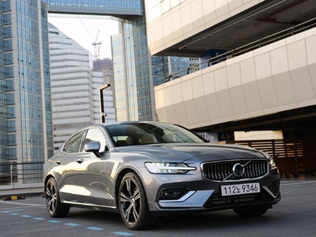 스웨디시 스포츠, 볼보 S60 T5의 <strong>자유로</strong> 연비는?