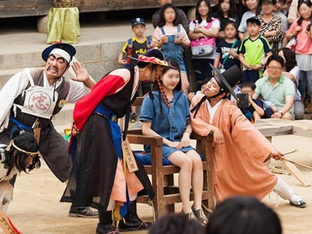 공기업인 줄 알았는데…0순위 촬영지 '한국민속촌'의 진짜 소유주