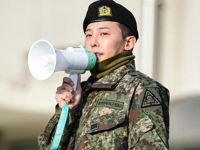 [사진]눈시울 붉힌 지드래곤,'수많은 팬들 향한 <strong>확성기</strong> 인사'