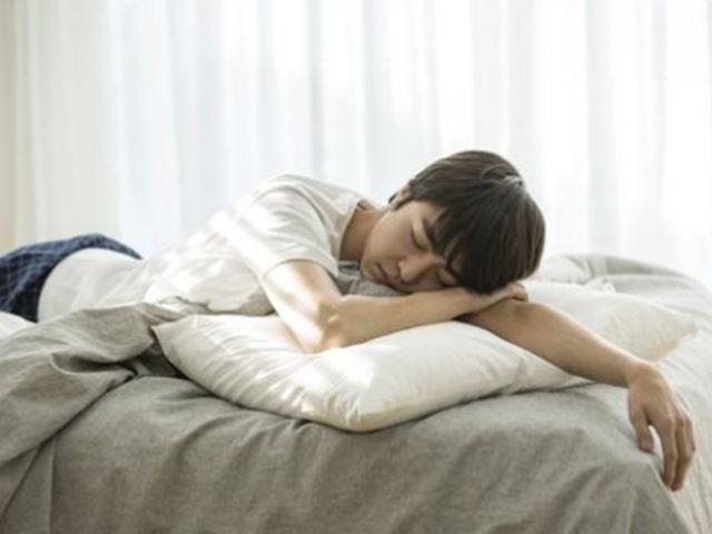 얼굴에 생긴 베개 자국, 지워지지 않는 이유는?