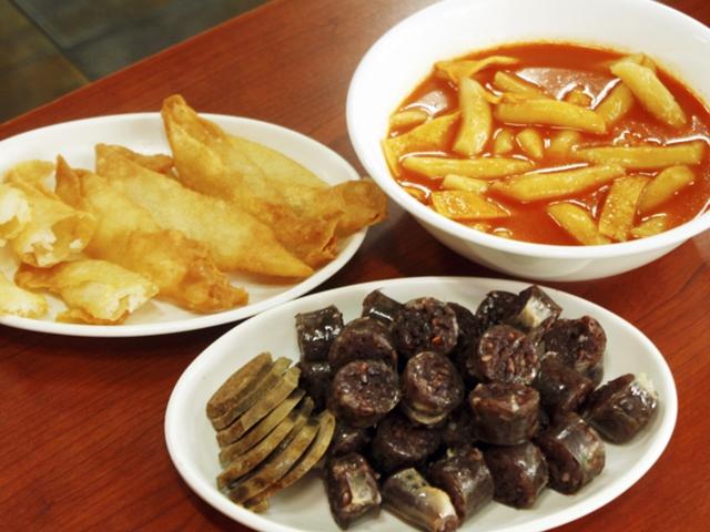 떡볶이, 김밥, 순대 '3대장'이 맛있기로 소문난 서울 분식 맛집