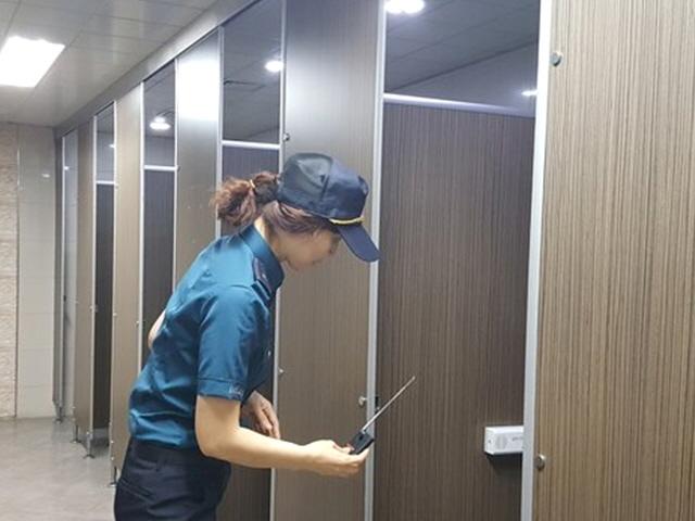 교수가 수년간 女화장실 몰카··· PC엔 사진·영상 1500장 있었다