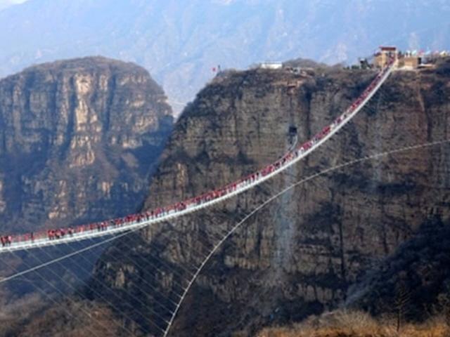 세계 최장 488ｍ 中<strong>훙</strong><strong>야구</strong> <strong>유리</strong><strong>다리</strong> 폐쇄…"안전상 문제"