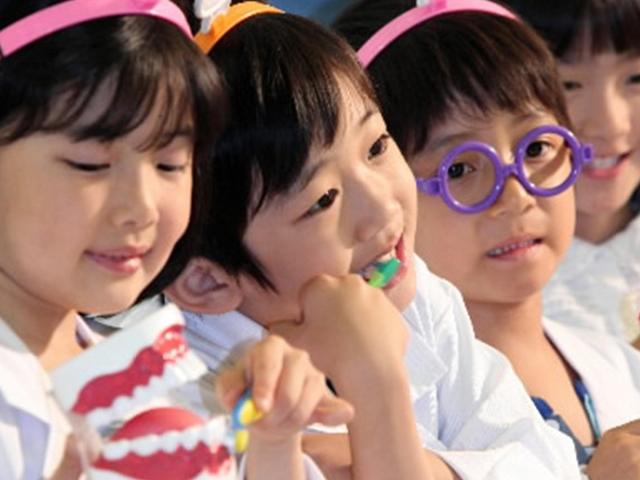 가장 효과적인 칫솔질은 ‘회전법’? 틀렸습니다