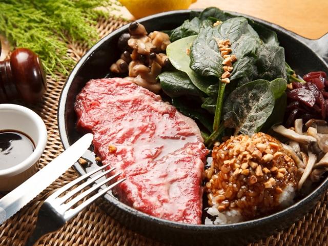 부드러운 <strong>육즙</strong>의 향연! 스테이크 무한리필 맛집