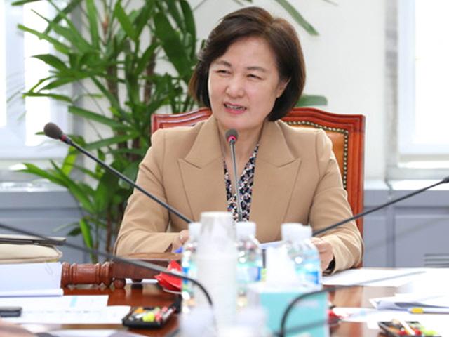 추미애, <strong>법무부 장관</strong> <strong>후보자</strong>로 급부상 "늘 마음의 준비 하고 있어"