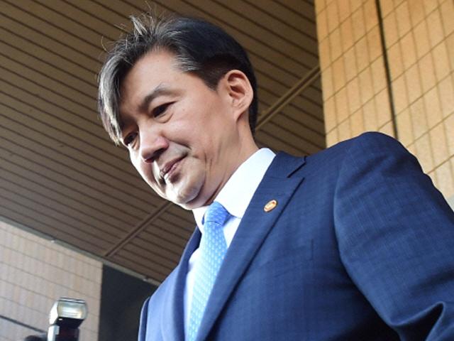 검찰, 법무부 장관 사퇴 30일 만에 조국 전 장관 소환조사…<strong>비공개</strong> 출석
