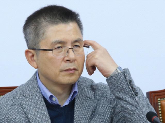 '<strong>단식</strong> 선배'도 "아이고 대표님"...<strong>황교안</strong> <strong>단식</strong> 만류 쏟아져