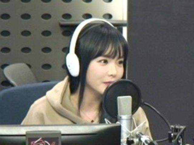 "무대만 서면 에너지 넘쳐"..'<strong>라디오쇼</strong>' 홍진영이 전한 #행사 #악플 #언니 #송가인