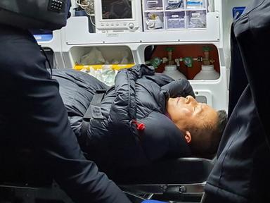 황교안, 단식 중 쓰러져 병원行…의식 회복