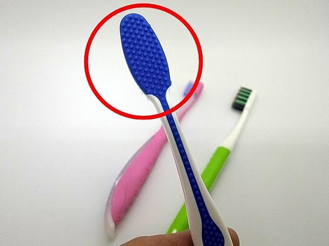 제조사가 알려주는<br>칫솔 뒷면의 숨은 비밀