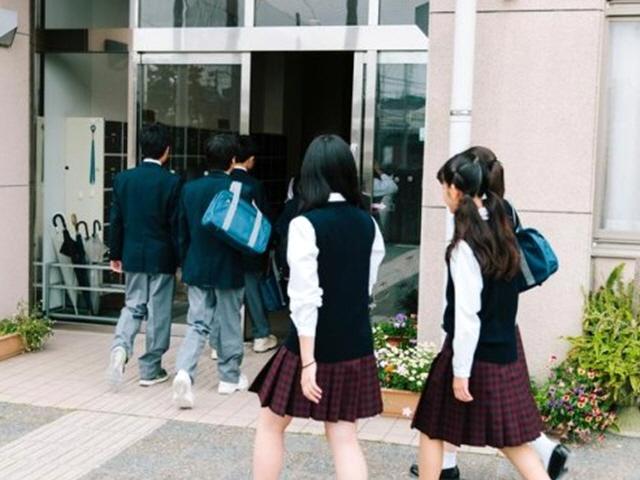 "부산 모 여고 경비원, 밤샘 근무하고도 6시간만 인정 논란"