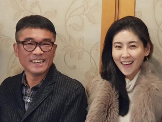 김건모♥<strong>장지연</strong> 부부, 결혼 날짜 미룬 가장 큰 이유 "아버지 기일"