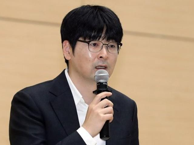 <strong>탁현민</strong> "여성신문에 승소했으나 내 잘못 분명…배상액 기부"