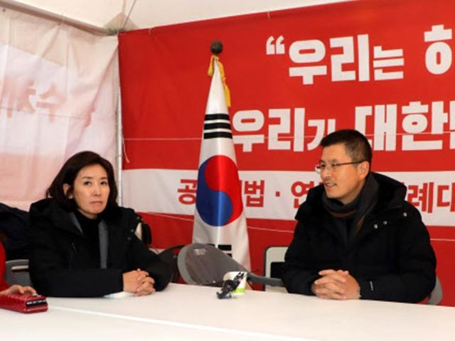 나경원 연임 막은 <strong>황교안</strong>… 원내 사령탑 경선레이스 돌입