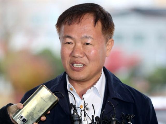 <strong>관용차</strong> 고급 안마시트 설치 논란에 이재수 춘천시장 “물의를 일으켜 송구”(종합)
