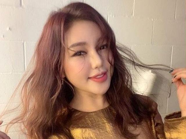 “섹시해” 나비·윤민수 반한 송가인의 골드<strong>빛깔</strong> 고혹美