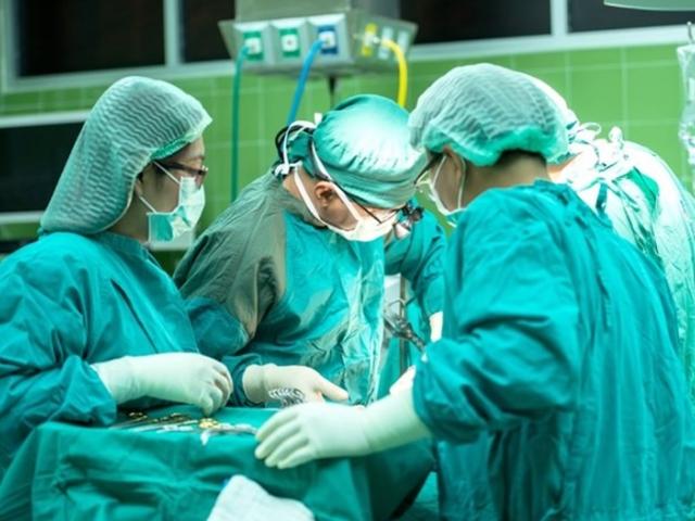 8번 늑골에 종양 생겼는데…멀쩡한 7번 늑골 수술한 의사