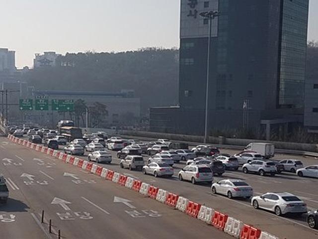 집값 비싼 판교 출퇴근 시간대 교통량 ‘쌍봉 낙타’