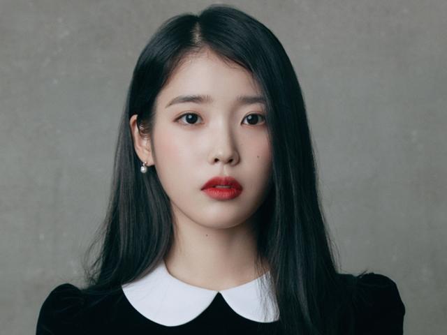 <strong>아이유</strong>, 국민 여동생 잊고 어느덧 11년차···'시간의 바깥'에서 '지금'을 피워내다