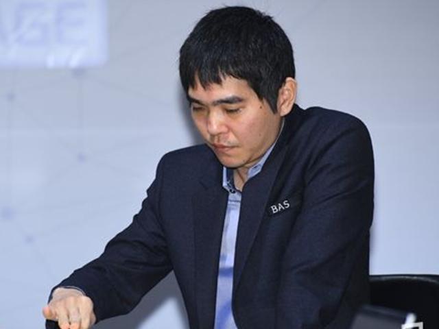 <strong>알파고</strong> 능가한다던 한돌, 이세돌 '신의 한 수'에 자멸…패인은 학습량 부족? [ST스페셜]