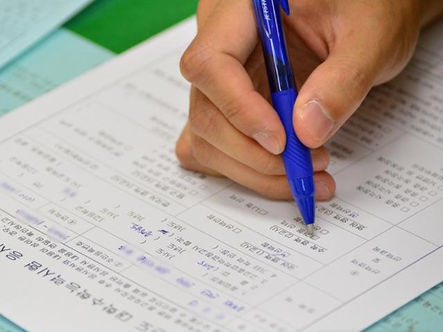 수험생에 반한 <strong>수능</strong>감독관…"마음에 든다" 문자메시지
