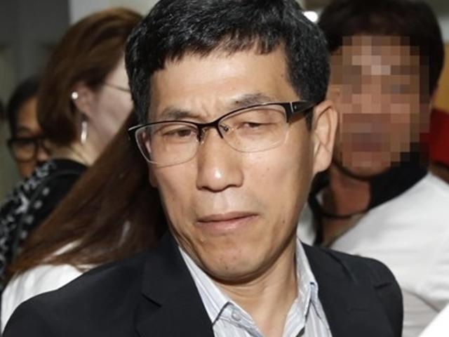 <strong>진중권</strong> “학위 없는 내가 교수로 특채… 혹시 적폐일까봐 사표 낸다”