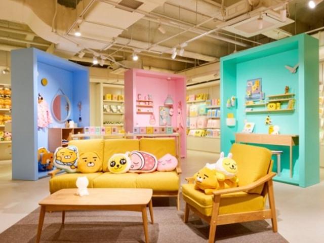 2200원 이모티콘 팔아 600원 가져가는데...평균 수익 18억?