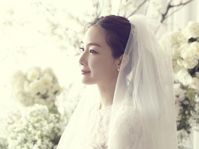결혼 사실 깜짝 공개했던 <strong>최지우</strong>의 근황…"내년 5월 엄마 된다"