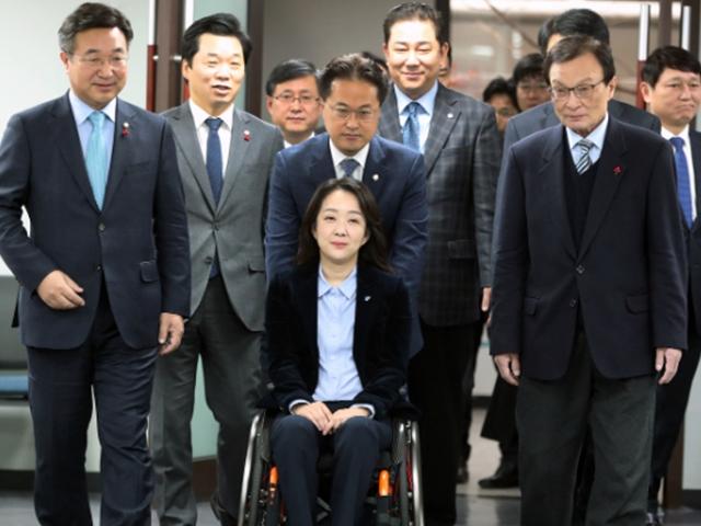 與 인재영입 1호, '장애 극복' 최혜영씨 "장애-비장애 벽 허물 것"