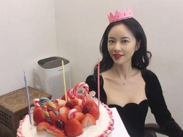 "크리스마스가 생일→열일 중"..황정음, 한층 물오른 미모 이틀째 화제