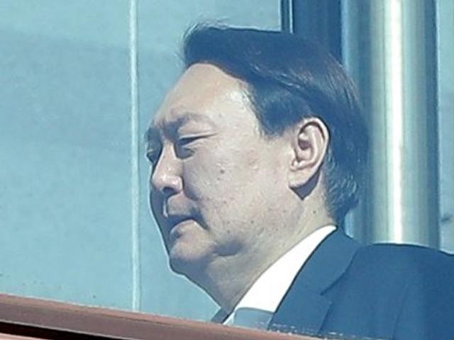 '<strong>헌법</strong>정신' 다시 언급한 윤석열, 어떤 선택할까