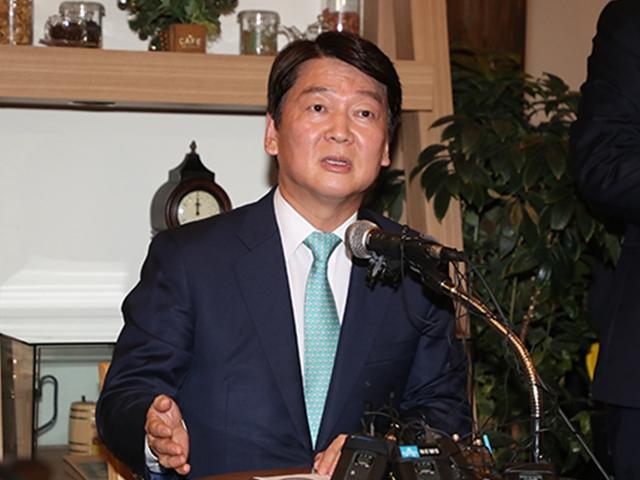 안철수 <strong>정계</strong> <strong>복귀</strong> 선언…“낡은 정치 청산, 가야할 길 갈 것”