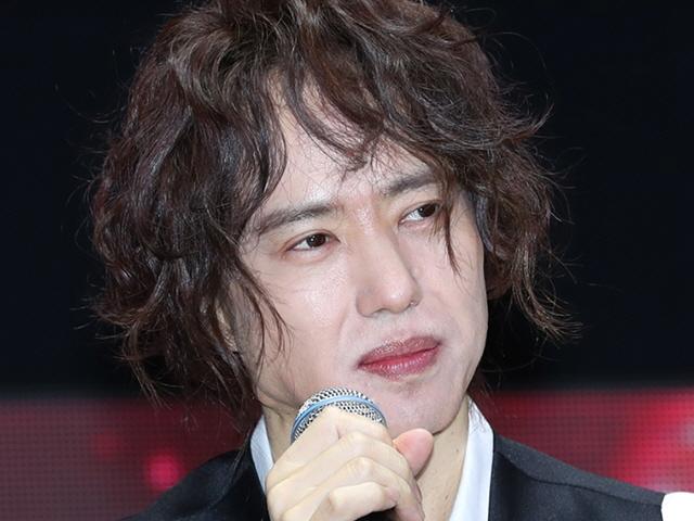 '꽃길'걷던 양준일, 갑작스런 <strong>팬</strong><strong>카페</strong> 운영중단…팬덤 내몰린 원인은?