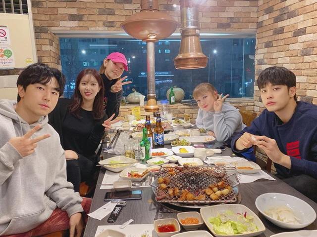 한혜진→박나래·이시언, '나 혼자 산다' <strong>신년회</strong> 공개 "로이방이 쏨"