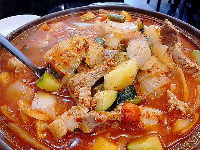 산초 대체한 고추장, 돼지고기와 만나 매콤 칼칼 찌개 맛자랑