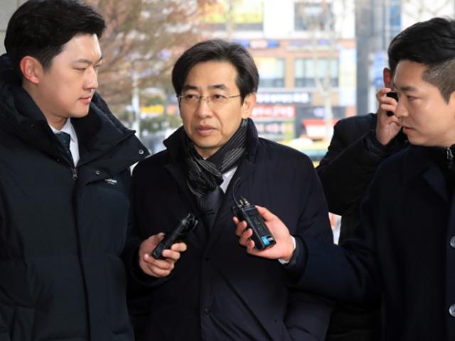 '지하철 <strong>불법촬영</strong>' 김성준 전 앵커 "혐의 인정…피해자에 사과"
